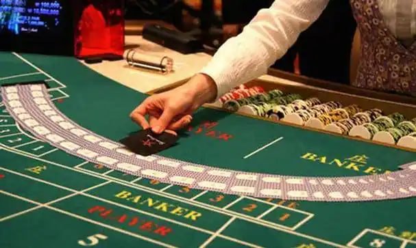 Filipino sports fan placing a bet on mwbet88 mobile sportsbook